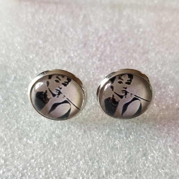 Audrey Hepburn earrings - Picture 2 of 3